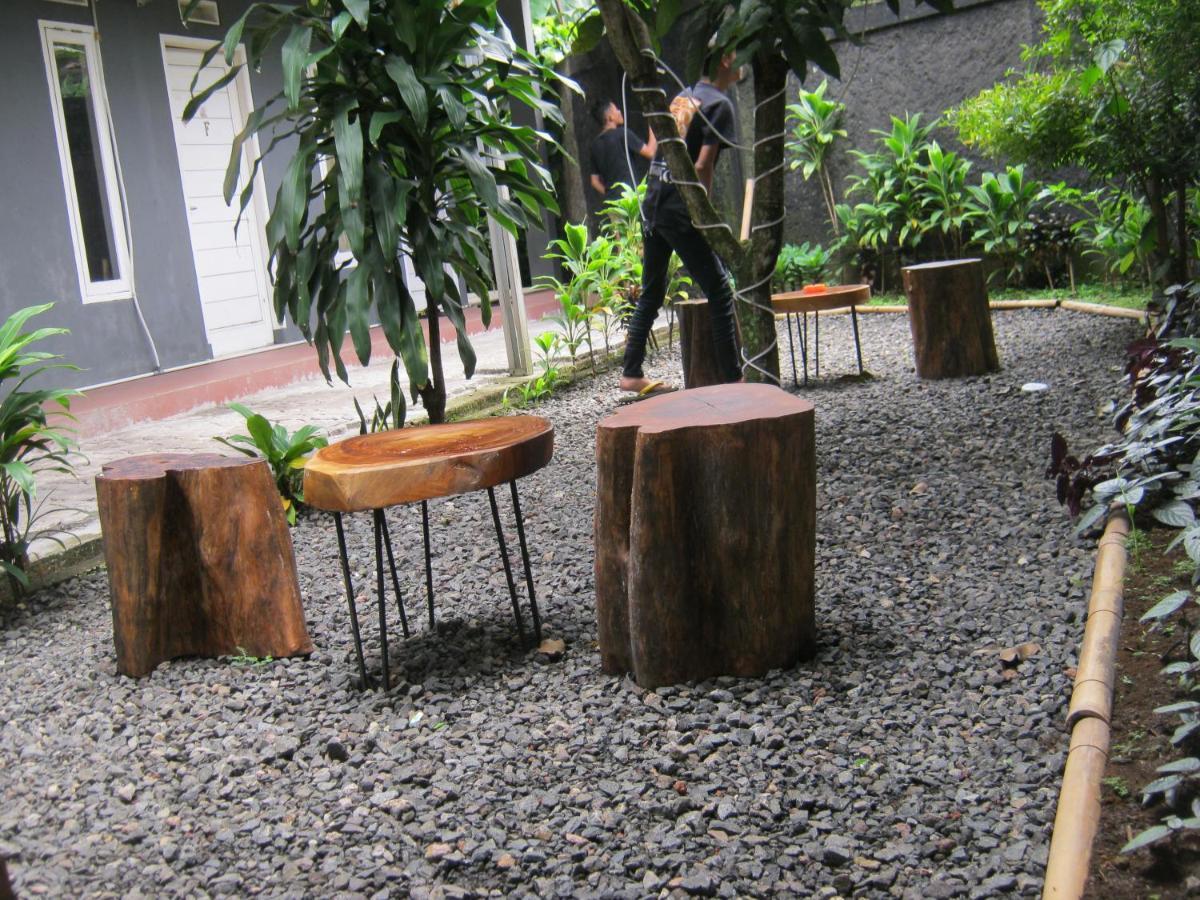 Aqilakost N Cafe Gadog Puncak Hotel Bogor Buitenkant foto